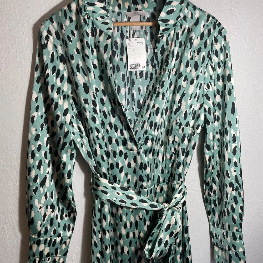 H&M spotted tea length dress - Picture 2 of 3